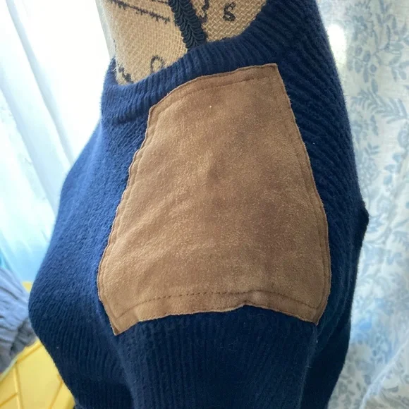 J. Crew Woodsman Sweater 100% Cotton and Leather Suede Shoulder Patches Sz S - Picture 3 of 8